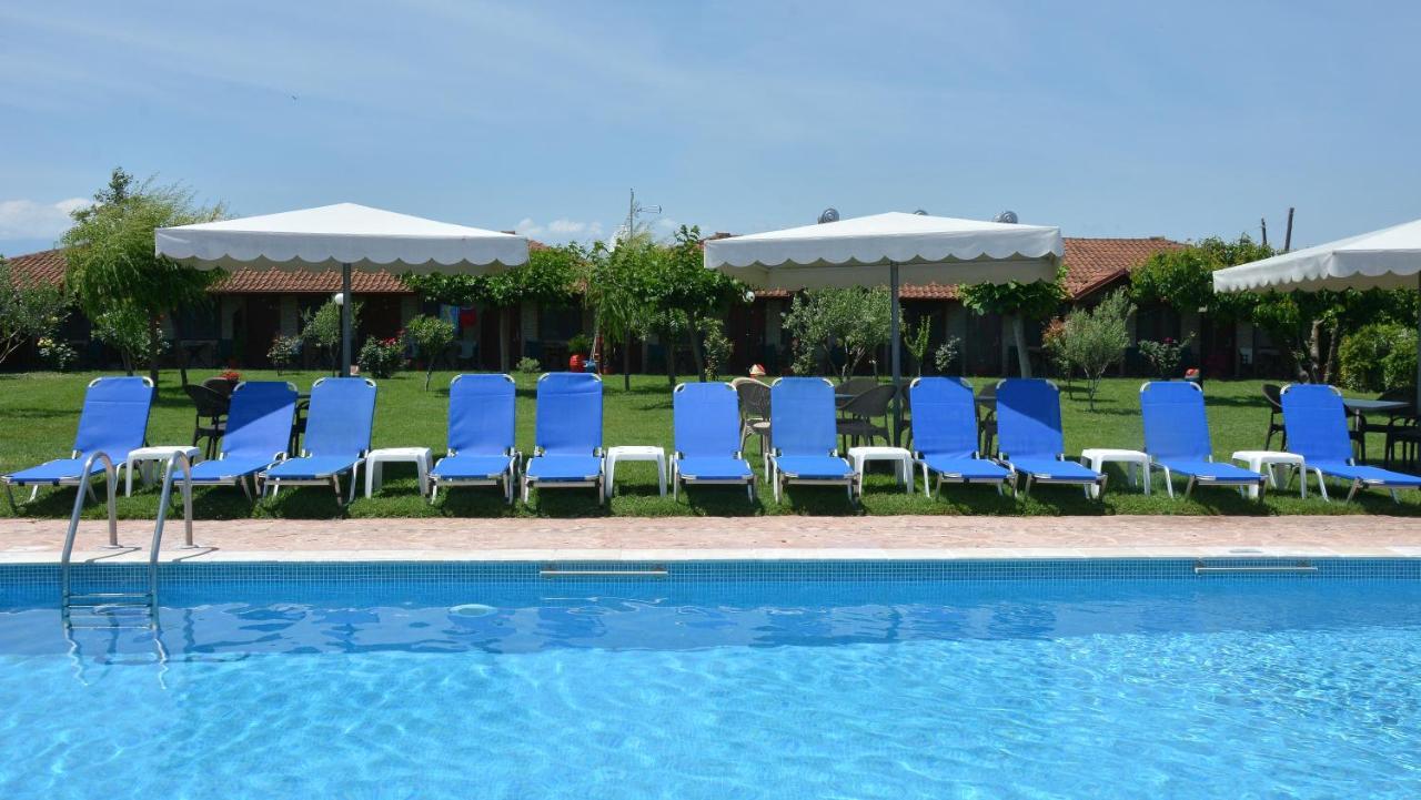Denis Hotel And Bungalows Korinós Extérieur photo