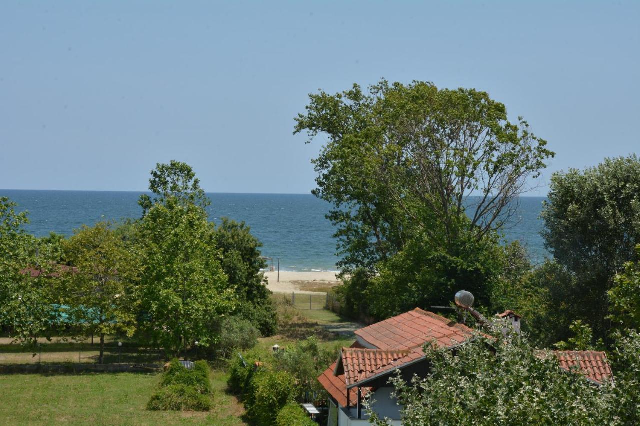 Denis Hotel And Bungalows Korinós Extérieur photo