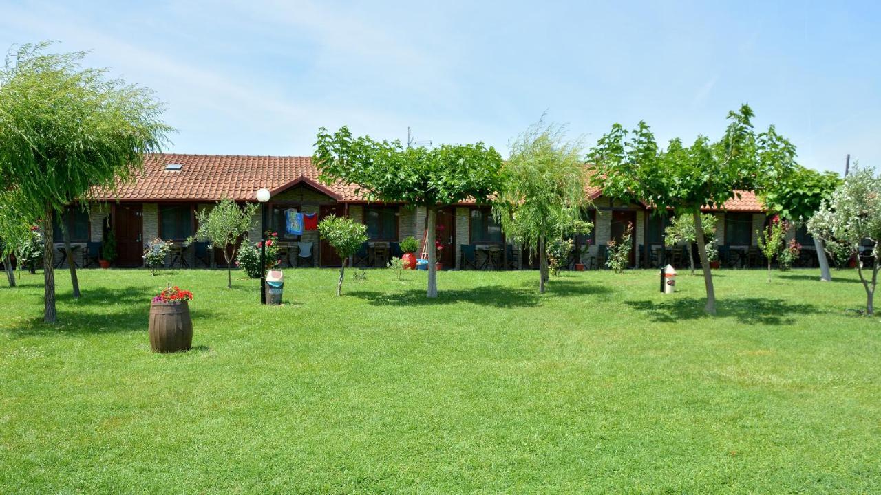 Denis Hotel And Bungalows Korinós Extérieur photo