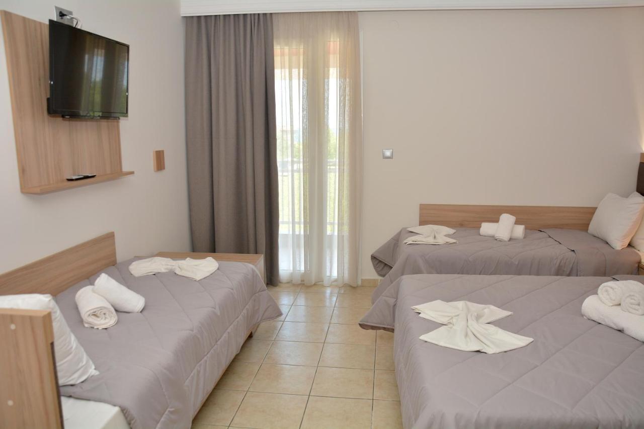 Denis Hotel And Bungalows Korinós Extérieur photo