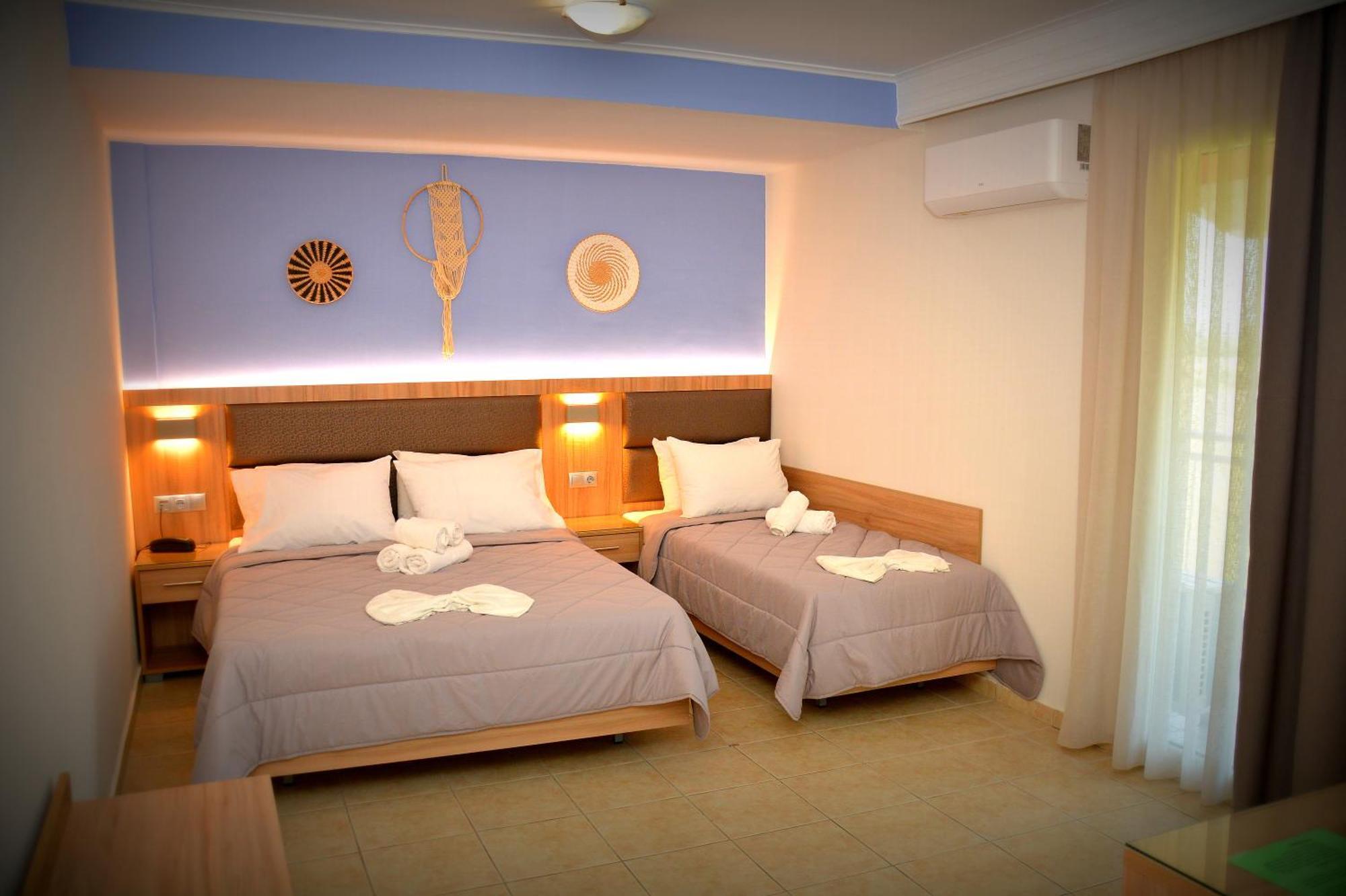 Denis Hotel And Bungalows Korinós Extérieur photo