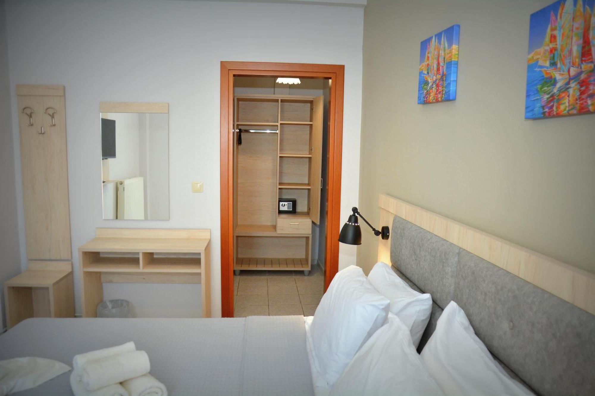 Denis Hotel And Bungalows Korinós Extérieur photo