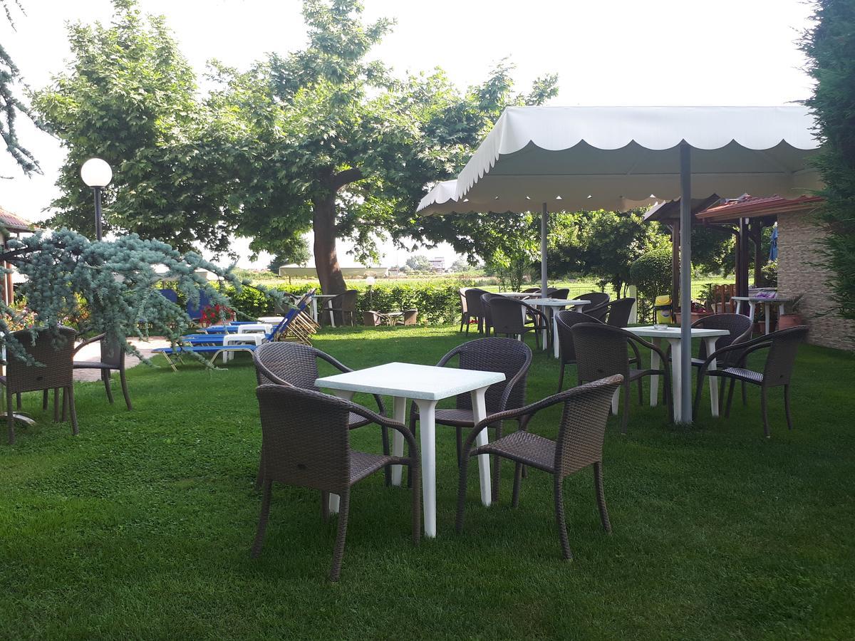 Denis Hotel And Bungalows Korinós Extérieur photo