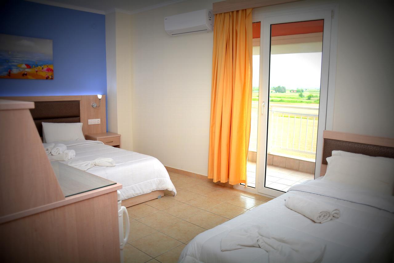 Denis Hotel And Bungalows Korinós Extérieur photo